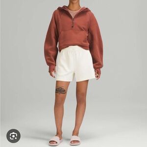Lulu lemon soft streme 4 in shorts